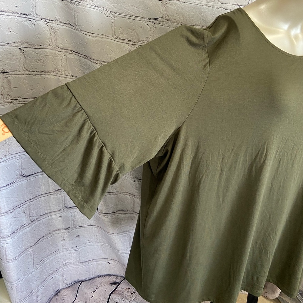 Catherine’s olive green top